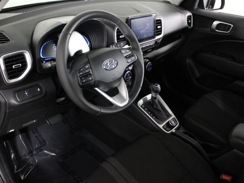 Certified 2025 Hyundai Venue SEL FWD image 19