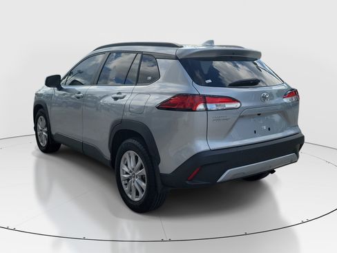 Used 2024 Toyota Corolla Cross LE FWD image 5