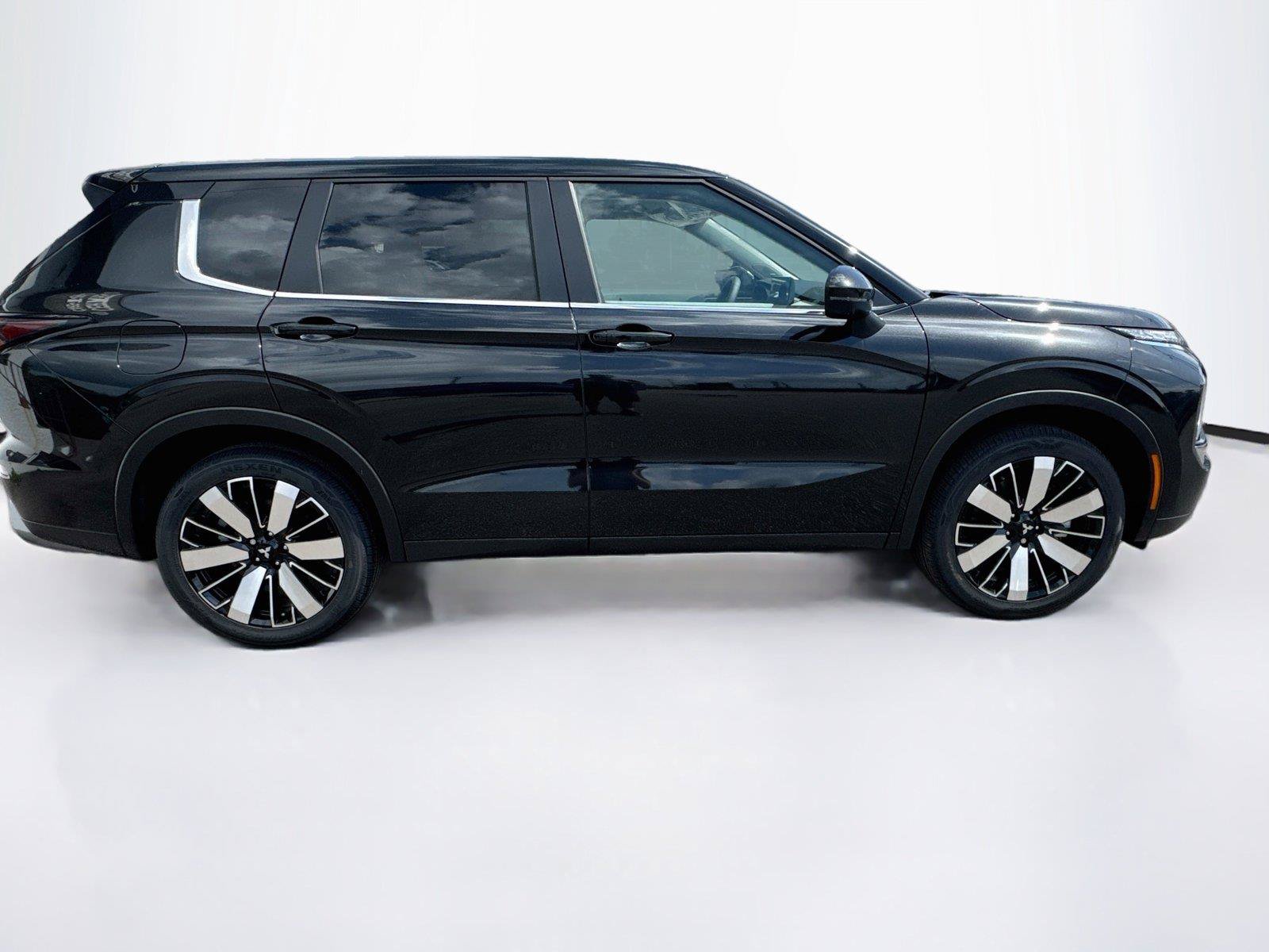 New 2026 Mitsubishi Outlander SE FWD image 6
