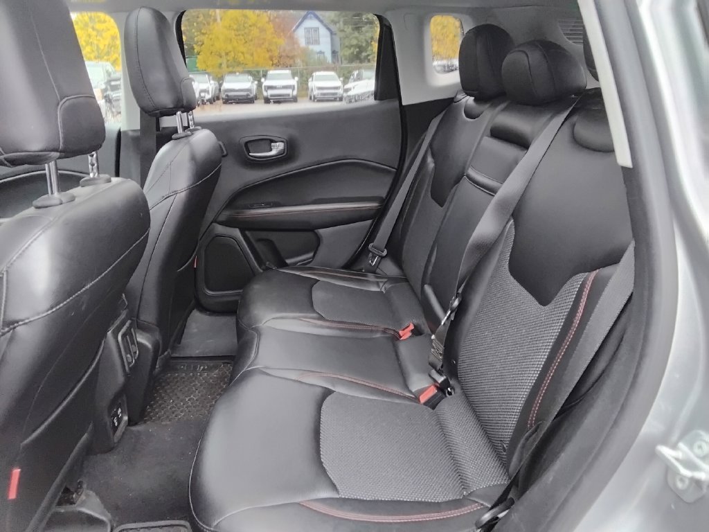 Used 2018 Jeep Compass Trailhawk w/ Navigation Group AWD/4WD image 10