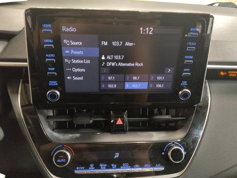 Used 2020 Toyota Corolla LE FWD image 25