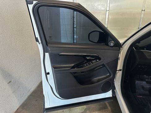 Used 2020 Land Rover Range Rover Evoque SE image 8