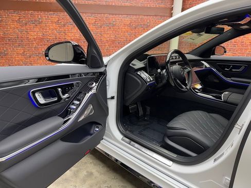 New 2025 Mercedes-Benz S 580 4MATIC Sedan image 9