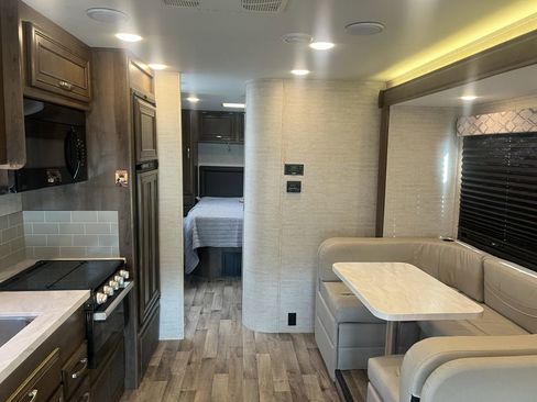 Used 2022 Ford E-450 and Econoline 450 Super Duty w/ Motorhome Prep Package image 32