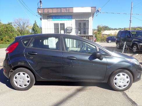 Used 2011 Ford Fiesta SE w/ 201A Rapid Spec Order Code image 2