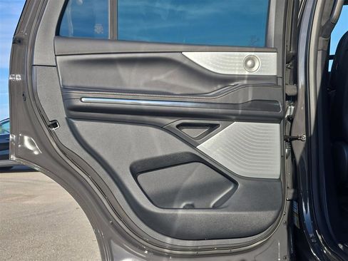 New 2025 Lincoln Navigator Black Label image 15