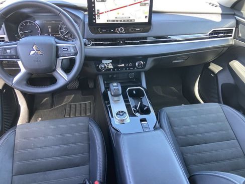 Used 2025 Mitsubishi Outlander SE AWD/4WD image 16