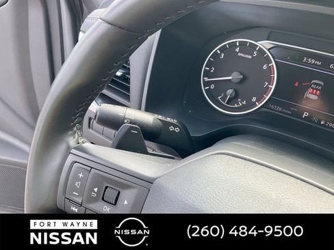 Used 2025 Nissan Rogue SV AWD/4WD image 22