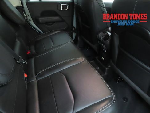 Used 2023 Jeep Wrangler Unlimited Sahara w/ Cold Weather Group AWD/4WD image 23