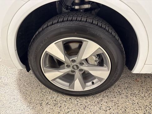 Used 2023 Audi Q5 2.0T Premium w/ Convenience Package image 6