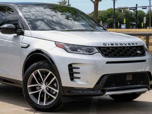 Used 2026 Land Rover Discovery Sport Landmark AWD/4WD image 9
