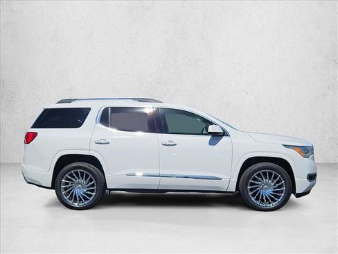 Used 2019 GMC Acadia Denali w/ Technology Package FWD image 4