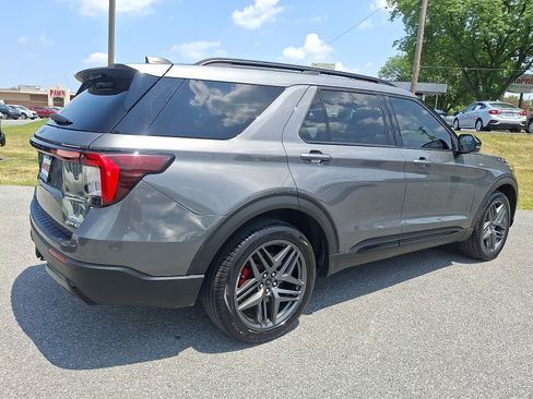 Used 2025 Ford Explorer ST-Line w/ ST-Line Street Pack AWD/4WD image 6