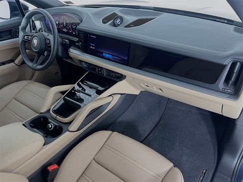 Certified 2026 Porsche Cayenne Coupe image 28