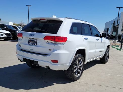 Used 2017 Jeep Grand Cherokee Overland image 3