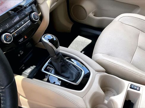 Used 2020 Nissan Rogue SL w/ Premium Package FWD image 17