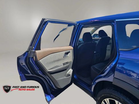 Used 2022 Nissan Rogue SV AWD/4WD image 10