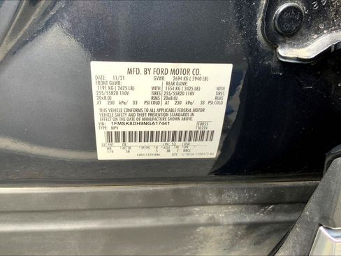 Used 2022 Ford Explorer XLT w/ Equipment Group 202A AWD/4WD image 32
