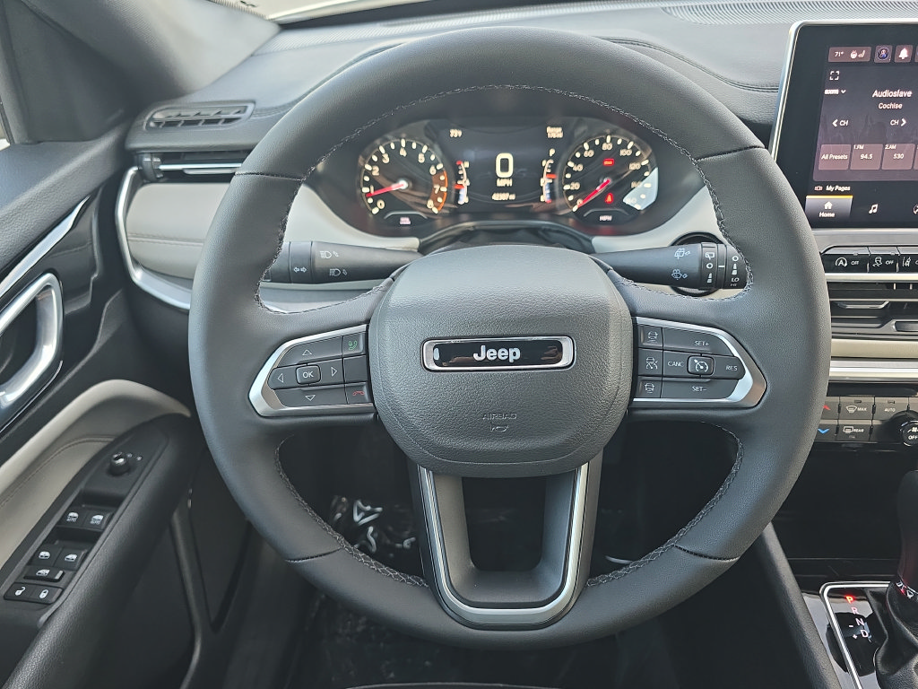 Used 2025 Jeep Compass Limited AWD/4WD image 14