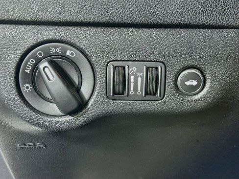 Used 2020 Dodge Charger SXT RWD image 14