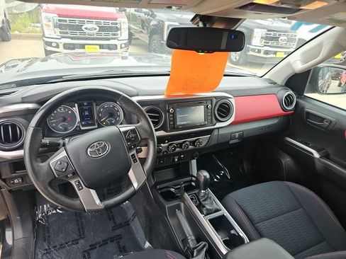 Used 2019 Toyota Tacoma SR5 AWD/4WD image 15