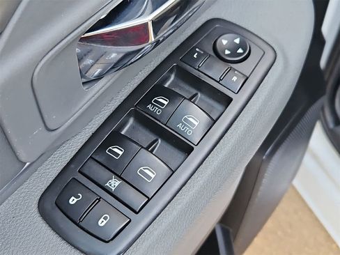 Used 2018 RAM 2500 SLT image 17