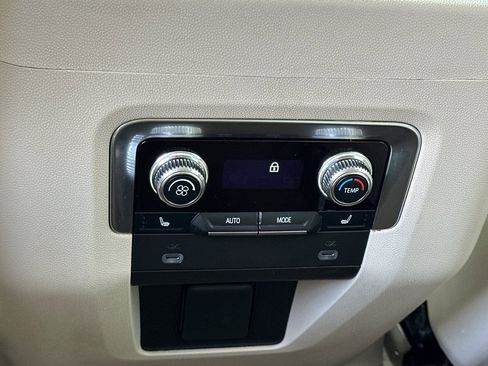 Used 2021 GMC Yukon Denali w/ Denali Premium Package image 42