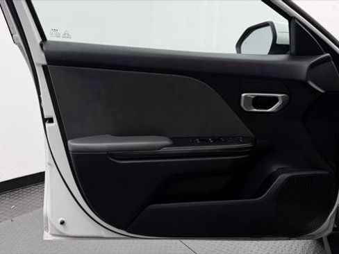 Used 2025 Kia K4 LXS image 13