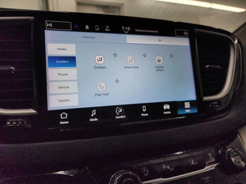 Used 2024 Chrysler Pacifica Touring-L image 51