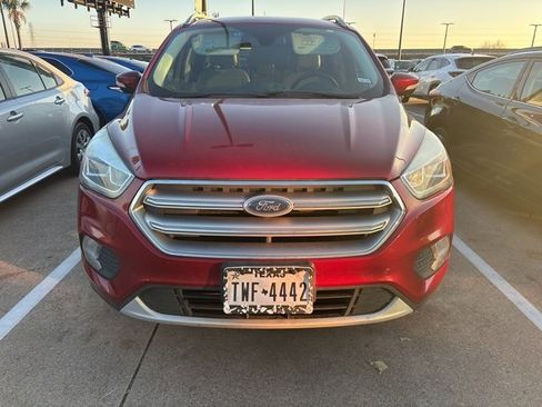 Used 2017 Ford Escape Titanium image 3