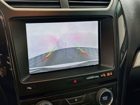 Used 2016 Ford Explorer XLT w/ Equipment Group 202A FWD image 22