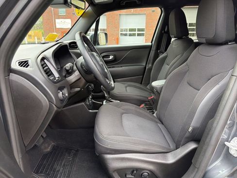 Used 2022 Jeep Renegade Altitude w/ Convenience Group AWD/4WD image 13