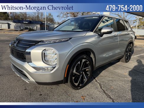 Used 2024 Mitsubishi Outlander SE image 1