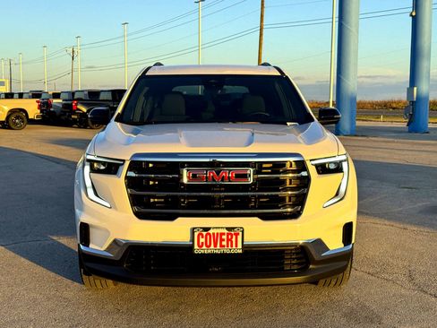 Used 2025 GMC Acadia Elevation image 3