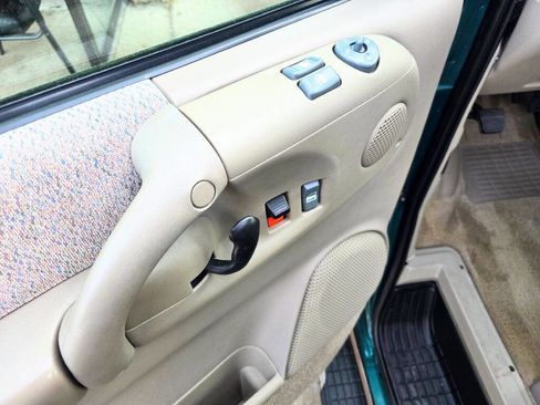 Used 2000 Chevrolet Astro Passenger AWD image 9