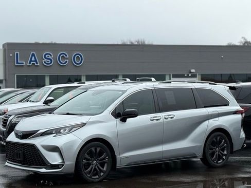 Used 2021 Toyota Sienna XSE image 1