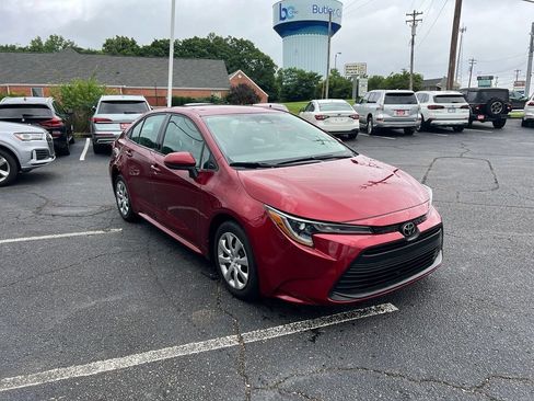 Used 2025 Toyota Corolla LE FWD image 4