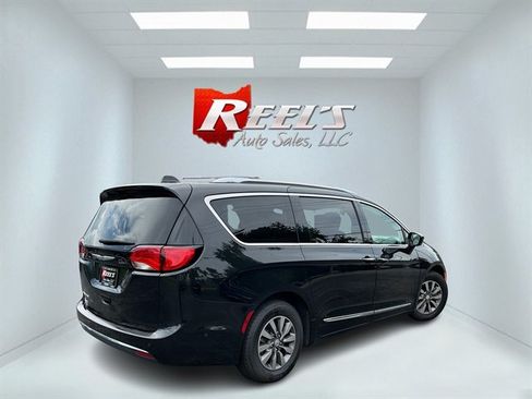 Used 2020 Chrysler Pacifica Touring-L Plus w/ Advanced Safetytec Group FWD image 7