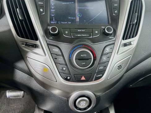 Used 2017 Hyundai Veloster Value Edition FWD image 23