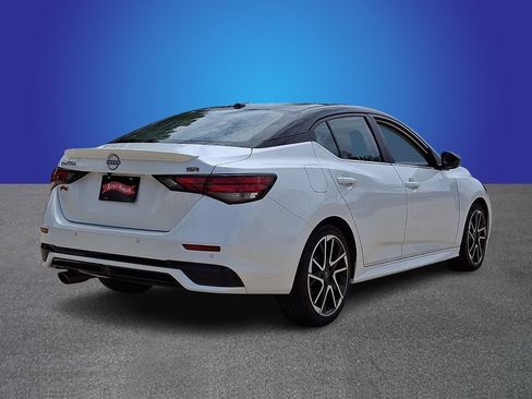 Used 2025 Nissan Sentra SR FWD image 4
