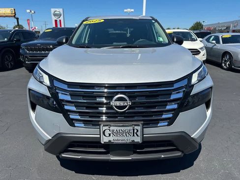 Used 2025 Nissan Rogue S image 8