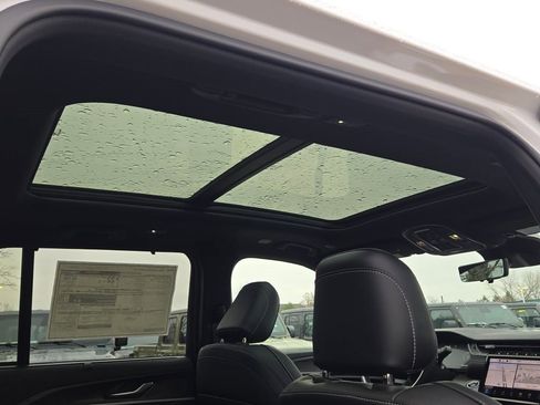 New 2025 Jeep Grand Cherokee Limited w/ Luxury Tech Group II image 12