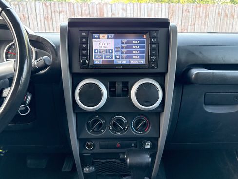 Used 2009 Jeep Wrangler Sahara w/ Dual Top Group AWD/4WD image 25