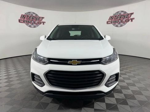 Used 2022 Chevrolet Trax LS w/ Tint and Cruise Package AWD/4WD image 2