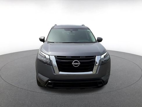 Used 2025 Nissan Pathfinder SV FWD image 4