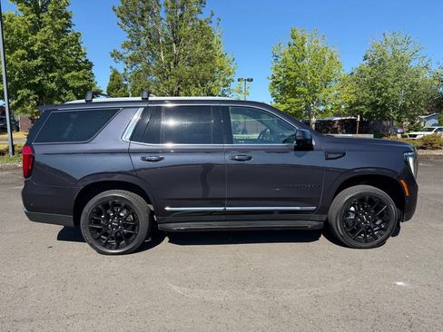 Used 2025 GMC Yukon Elevation AWD/4WD image 8
