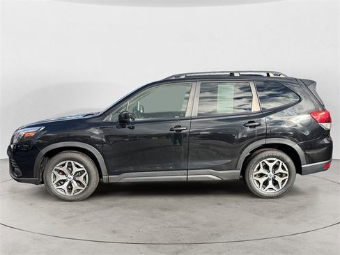 Used 2022 Subaru Forester Premium image 2