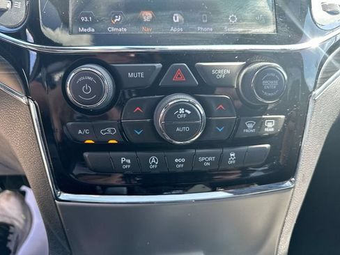 Used 2020 Jeep Grand Cherokee Limited w/ Premium Lighting Group AWD/4WD image 39