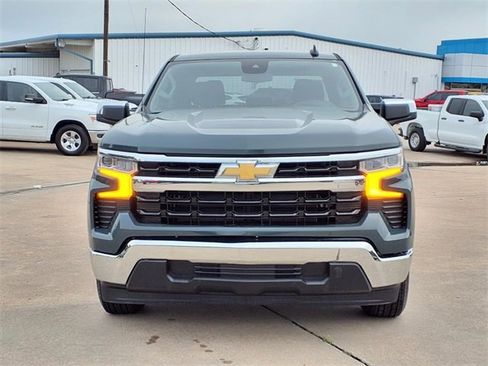 Used 2025 Chevrolet Silverado 1500 LT image 2