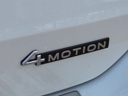 Certified 2024 Volkswagen Taos SEL AWD/4WD image 17